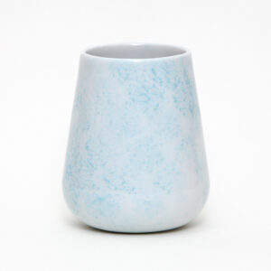 Becher // kleine Vase mit eisblauem Glasur-Muster – Celeste